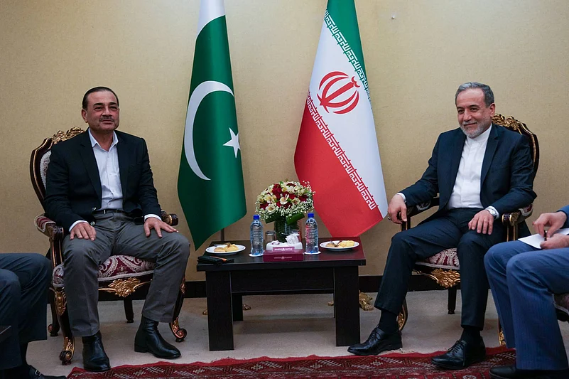 Asim Munir, Iran’s foreign minister hold talks on ending regional war