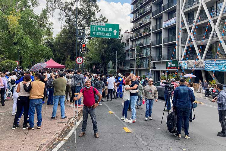 deadly-magnitude-7-6-quake-hits-mexico-kills-two