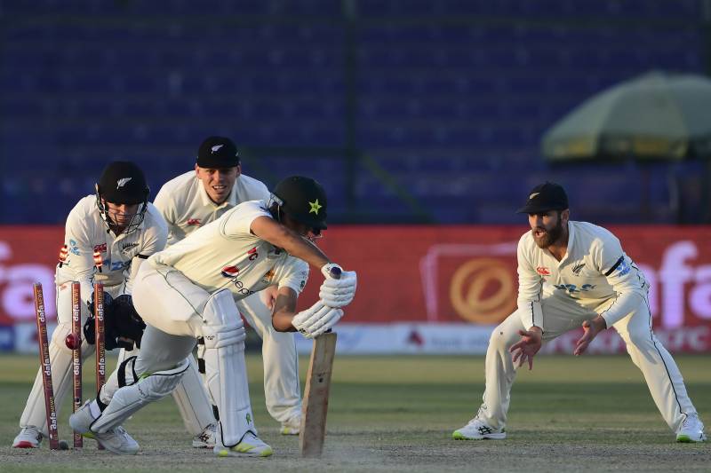 disaster-for-pakistan-as-they-chase-new-zealand-s-319-run-target