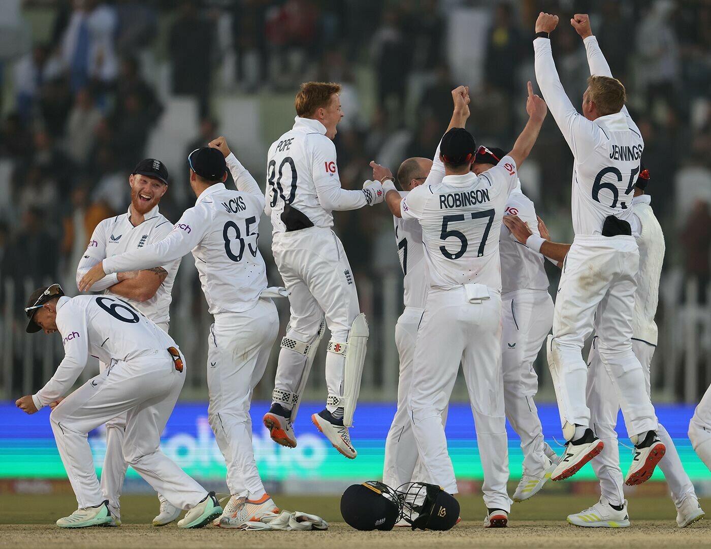 england-thrash-pakistan-in-multan-to-win-test-series