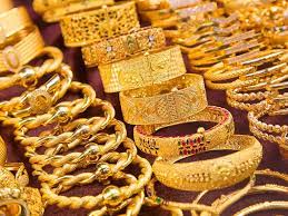 gold-price-falls-by-rs2800-per-tola-in-pakistan