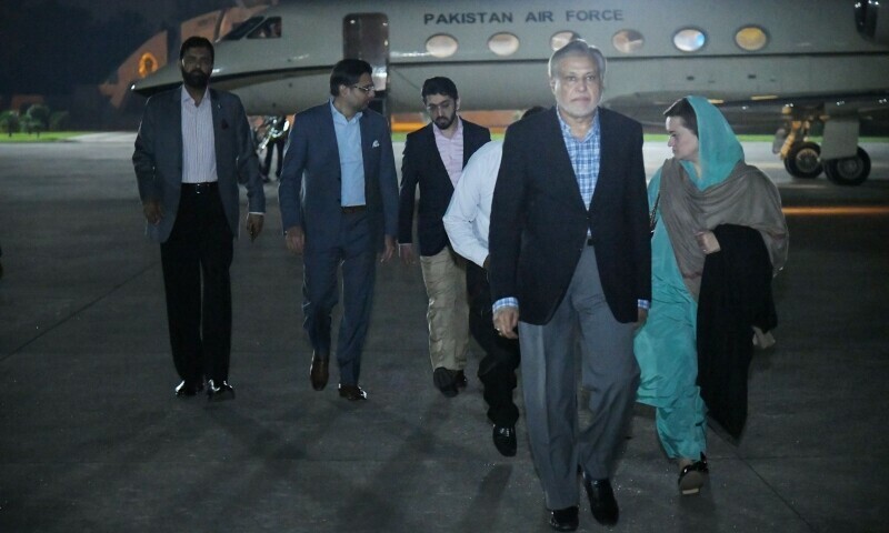 ishaq-dar-returns-to-pakistan-after-five-years-in-self-exile