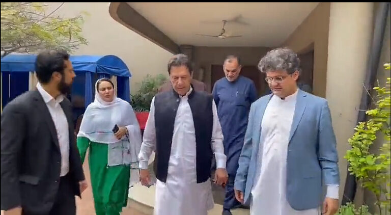 judge-threatening-case-isb-court-issues-non-bailable-warrants-of-imran-khan