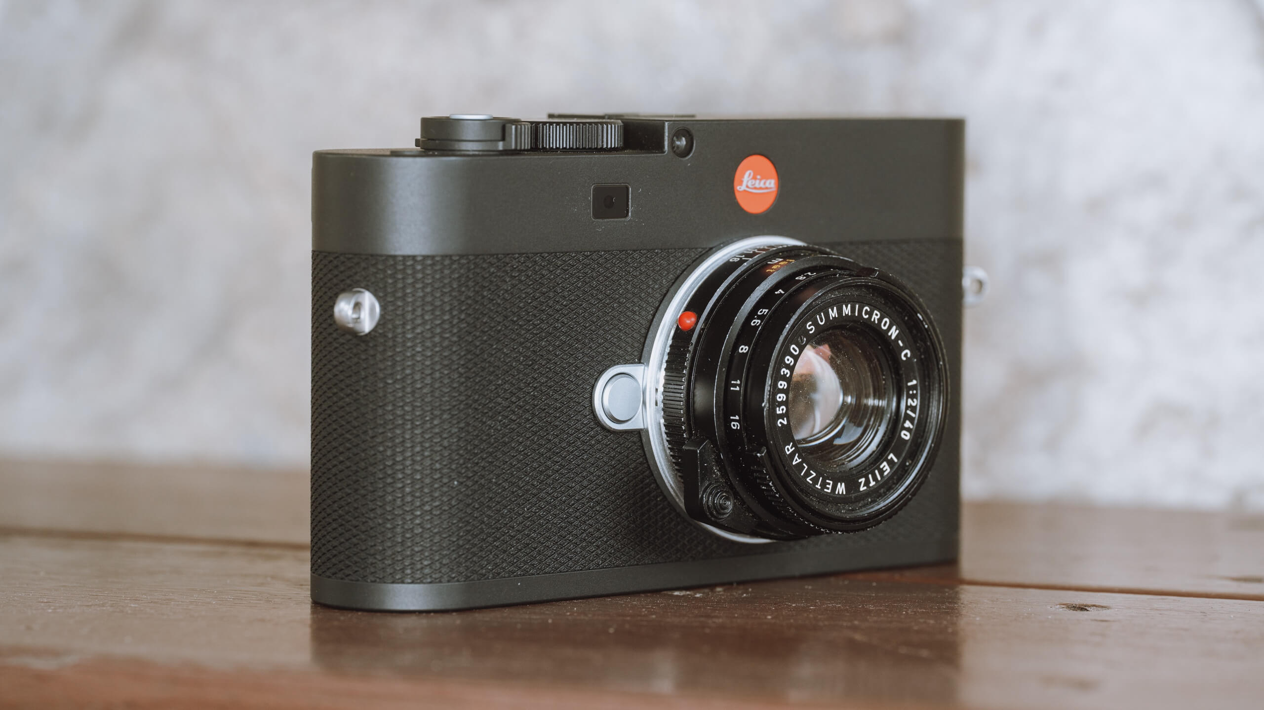 leica-s-new-m-camera-drops-its-iconic-rangefinder-for-an-evf