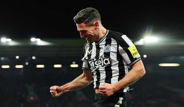 newcastle-back-on-track-as-schar-double-sinks-villa