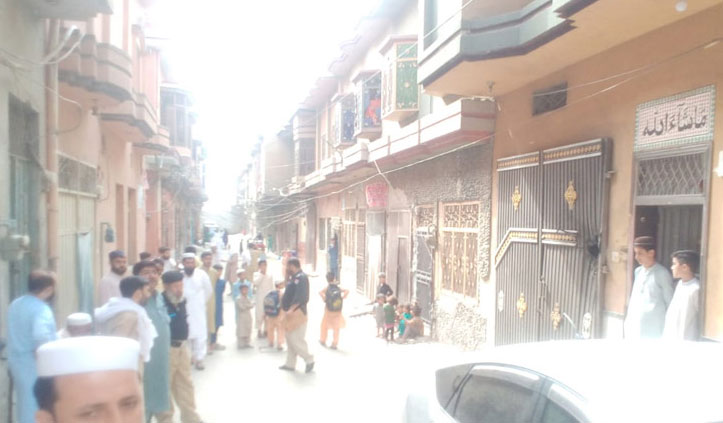 peshawar-two-injured-in-yaka-toot-blast