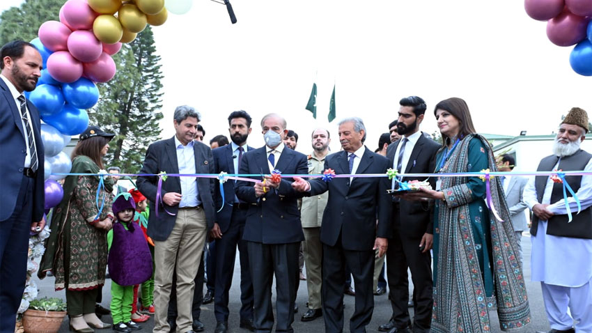 pm-inaugurates-school-on-wheels-project-in-islamabad