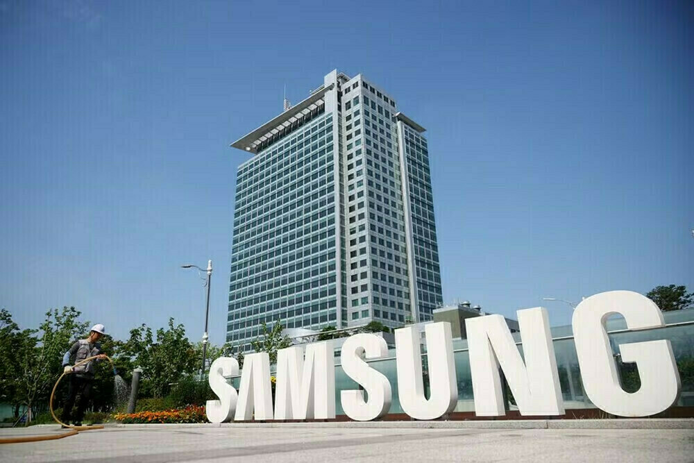 samsung-sees-tech-devices-demand-recovering-in-2024-after-record-chip-loss
