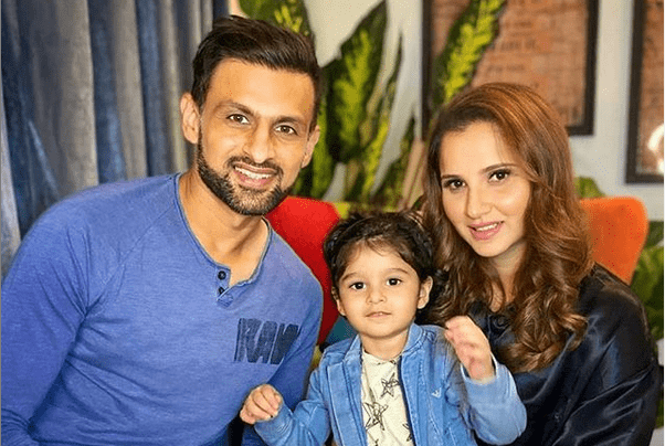 shoaib-malik-plays-badminton-with-son-izhaan-mirza-malik