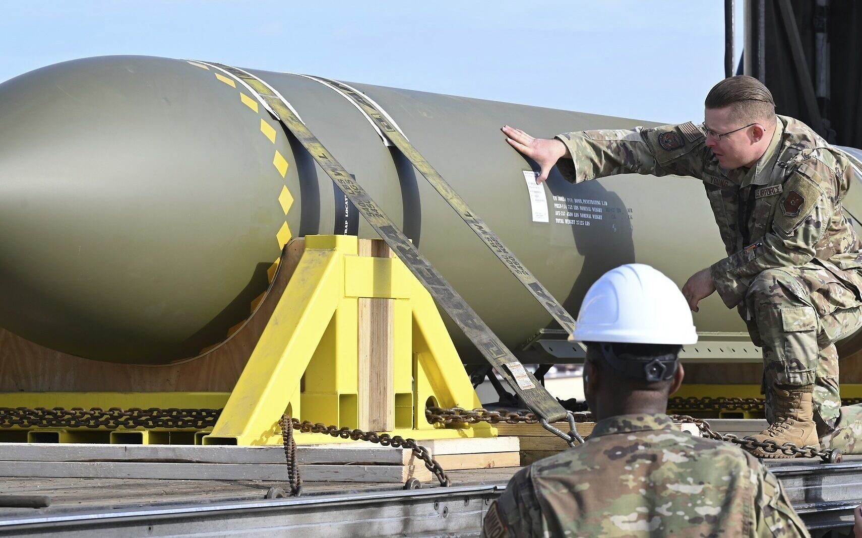 us-to-provide-907kg-bomb-other-weapons-to-israel