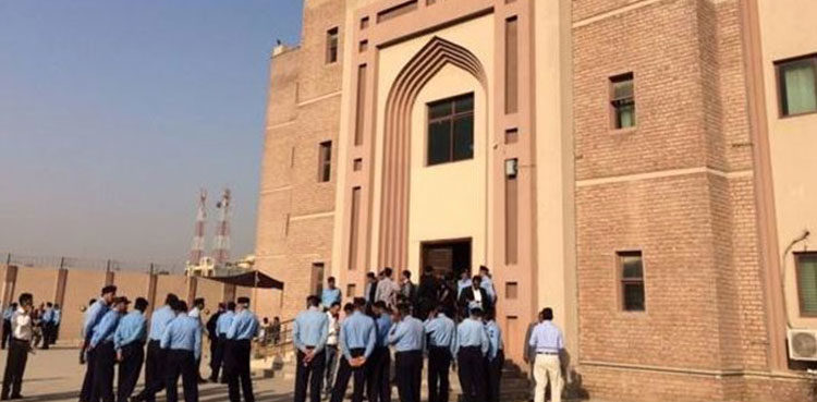 zardari-s-friend-skips-indictment-in-illegal-plots-allotment-case