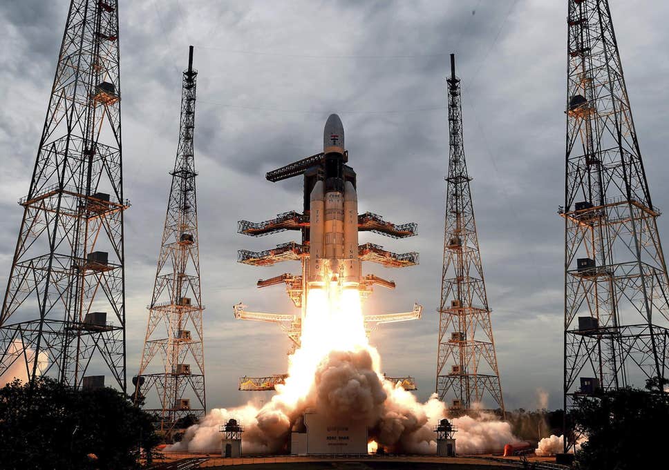 india-space-agency-loses-communication-with-moon-landing-craft