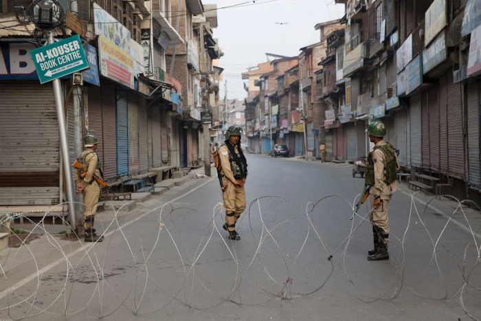 life-remains-paralyzed-in-occupied-kashmir-on-62nd-day