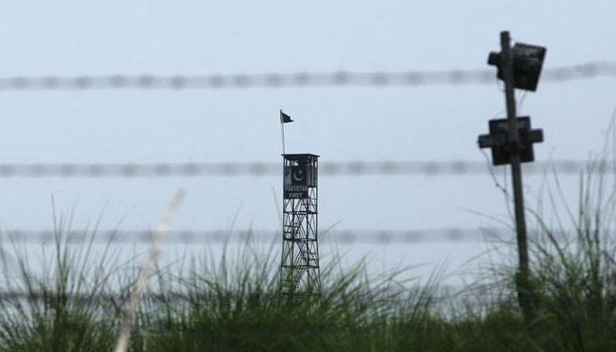 two-pakistani-soldiers-injured-in-the-exchange-of-fire-across-loc