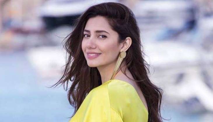 mahira-khan-expresses-love-for-brad-pitt-over-winning-oscar