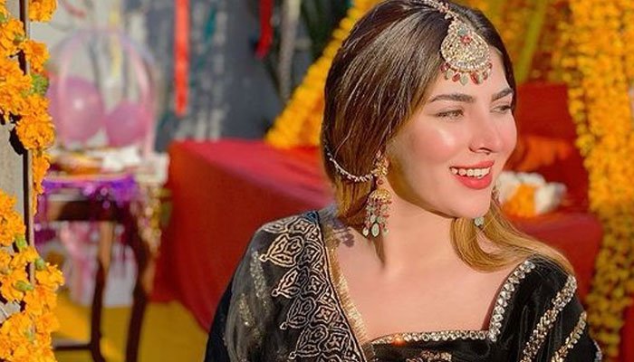 naimal-khawar-wows-fans-with-stunning-pictures-from-sister-wedding-festivities