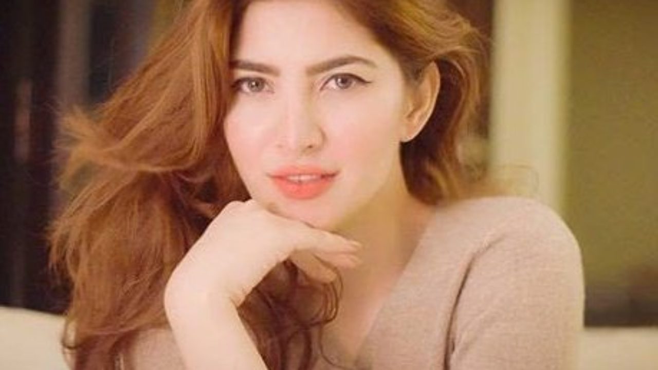 naimal-khawar-dance-from-sister-wedding-wins-hearts