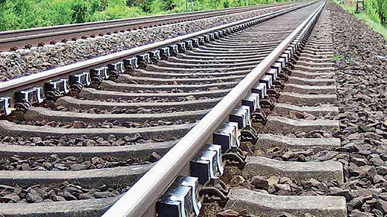 railway-officials-to-brief-pm-imran-khan-on-ml-1-project-today