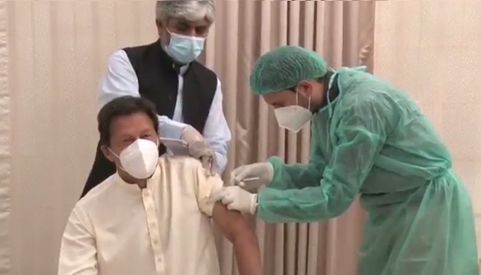 pm-imran-khan-gets-vaccinated-for-coronavirus