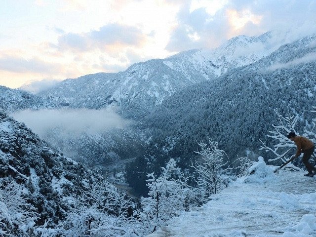 19-killed-in-avalanche-on-pak-afghan-border