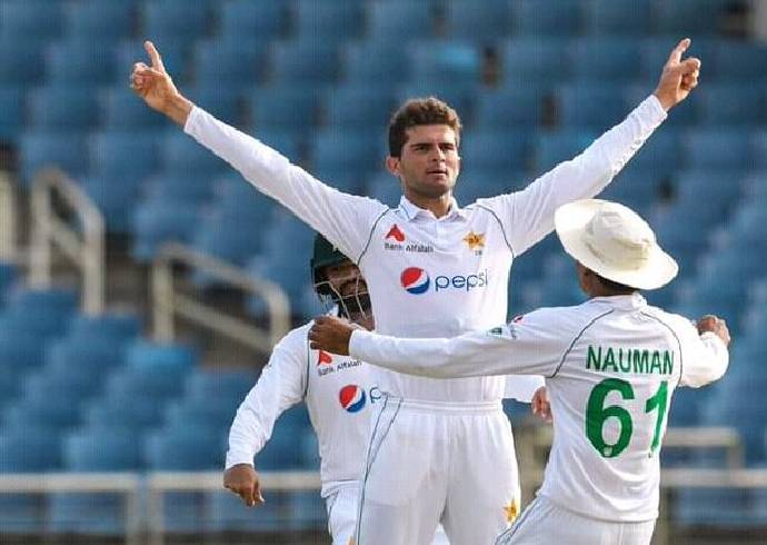 afridi-sizzles-to-set-up-tantalizing-final-day