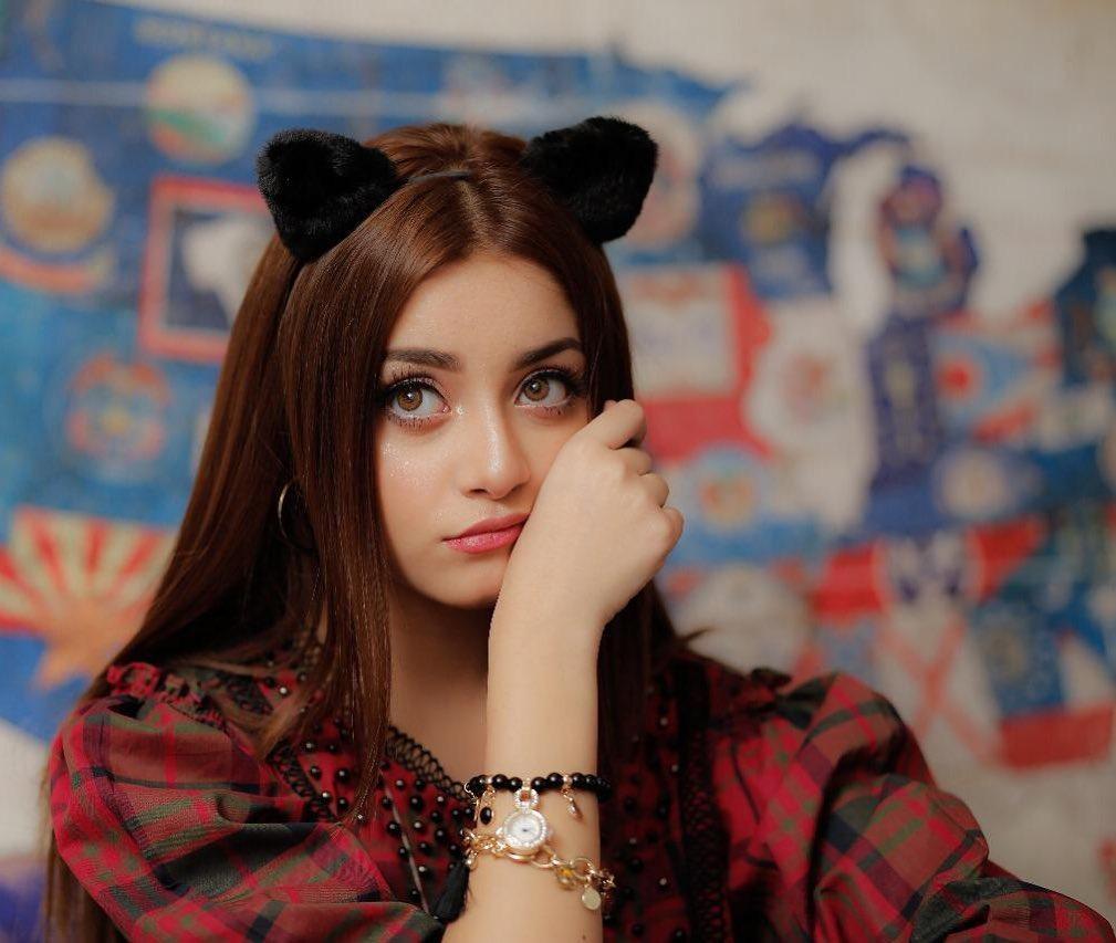 alizeh-shah-s-done-feeling-bad-about-her-acne-and-so-are-we