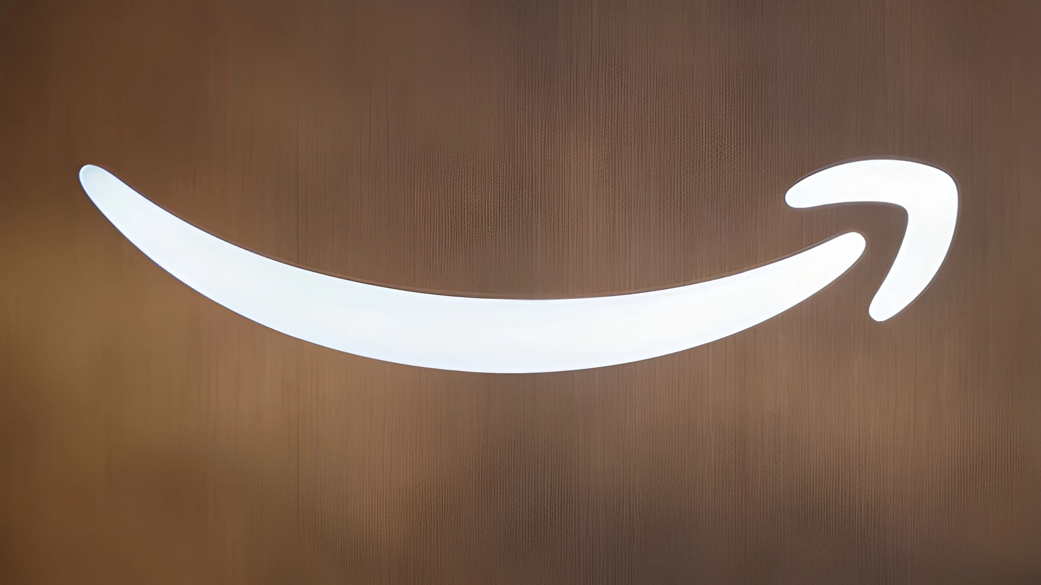 Amazon Raises Minimum Hourly Pay to $20 for US Operations Workers