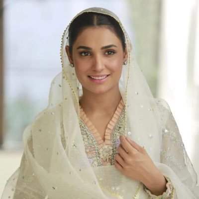 amna-ilyas-shuts-down-social-media-trolls-over-body-shaming-her