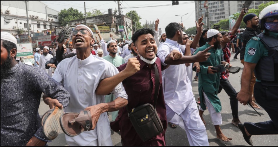 anger-in-bangladesh-as-india-s-modi-attends-50th-independence-day