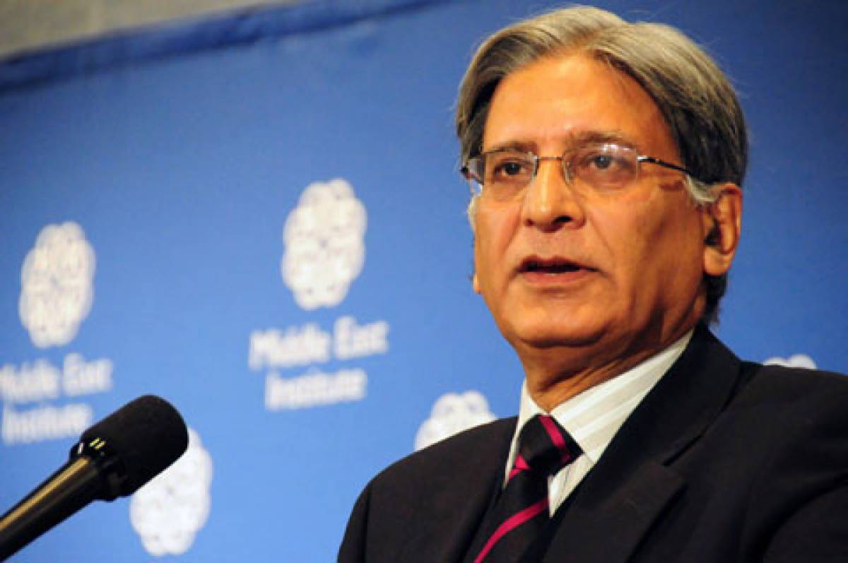 atizaz-ahsan-impressed-with-lahore-expo-vaccination-centre-s-efficient-management