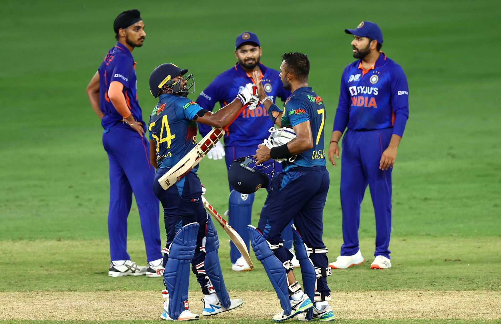 big-upset-sri-lanka-thrash-india-by-six-wickets-in-asia-cup-super-4-round