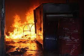 blaze-gutted-paper-warehouse-in-lahore