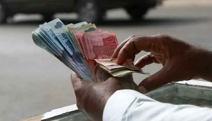 budget-2022-23-plan-to-jack-up-govt-officials-salaries-by-5-15-under-consideration
