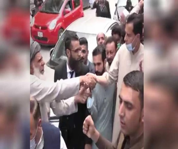 captain-safdar-hit-with-egg-outside-phc-building