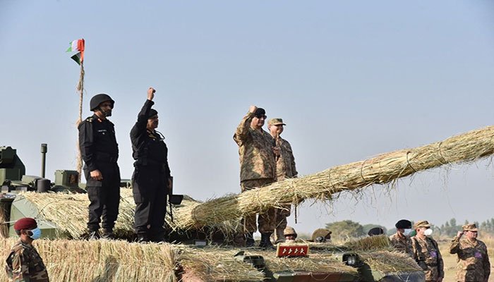 coas-general-qamar-javed-bajwa-witnesses-exercise-at-kharian