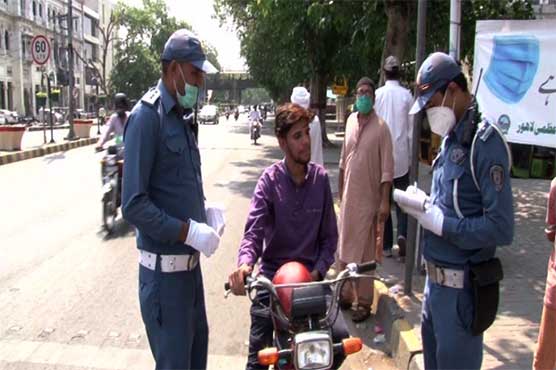 coronavirus-outbreak-traffic-police-issue-23-875-challans-over-sops-violation-in-lahore