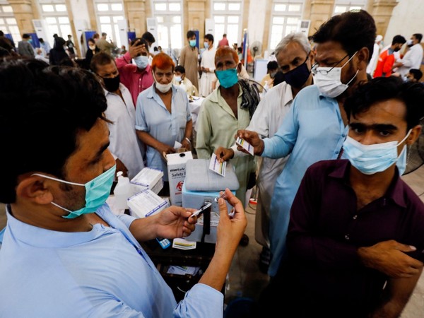 covid-19-fourth-wave-pakistan-reports-3-239-new-infections-70-more-deaths