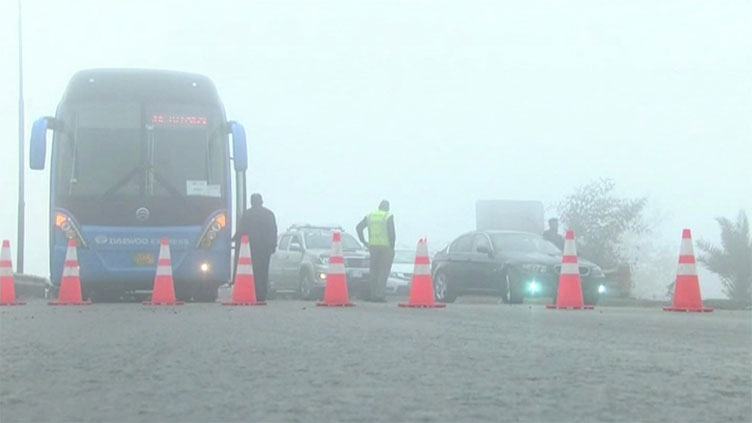dense-fog-again-disrupts-road-traffic-in-parts-of-punjab