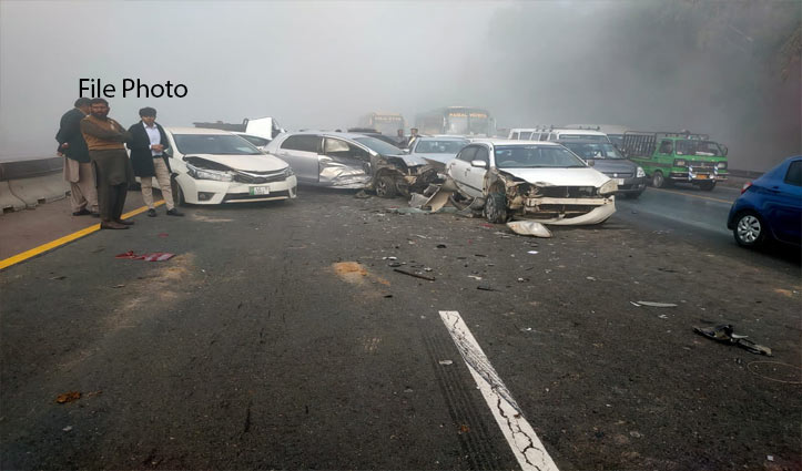 eight-injured-in-a-collision-on-multan-road