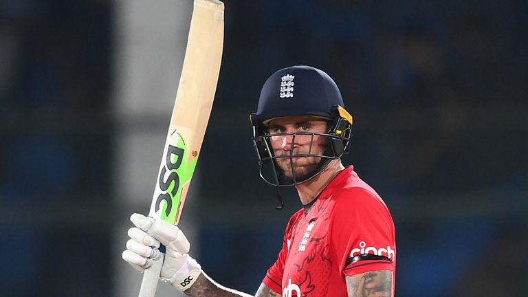 england-thrash-pakistan-by-six-wickets-in-t20i-on-first-tour-in-17-years