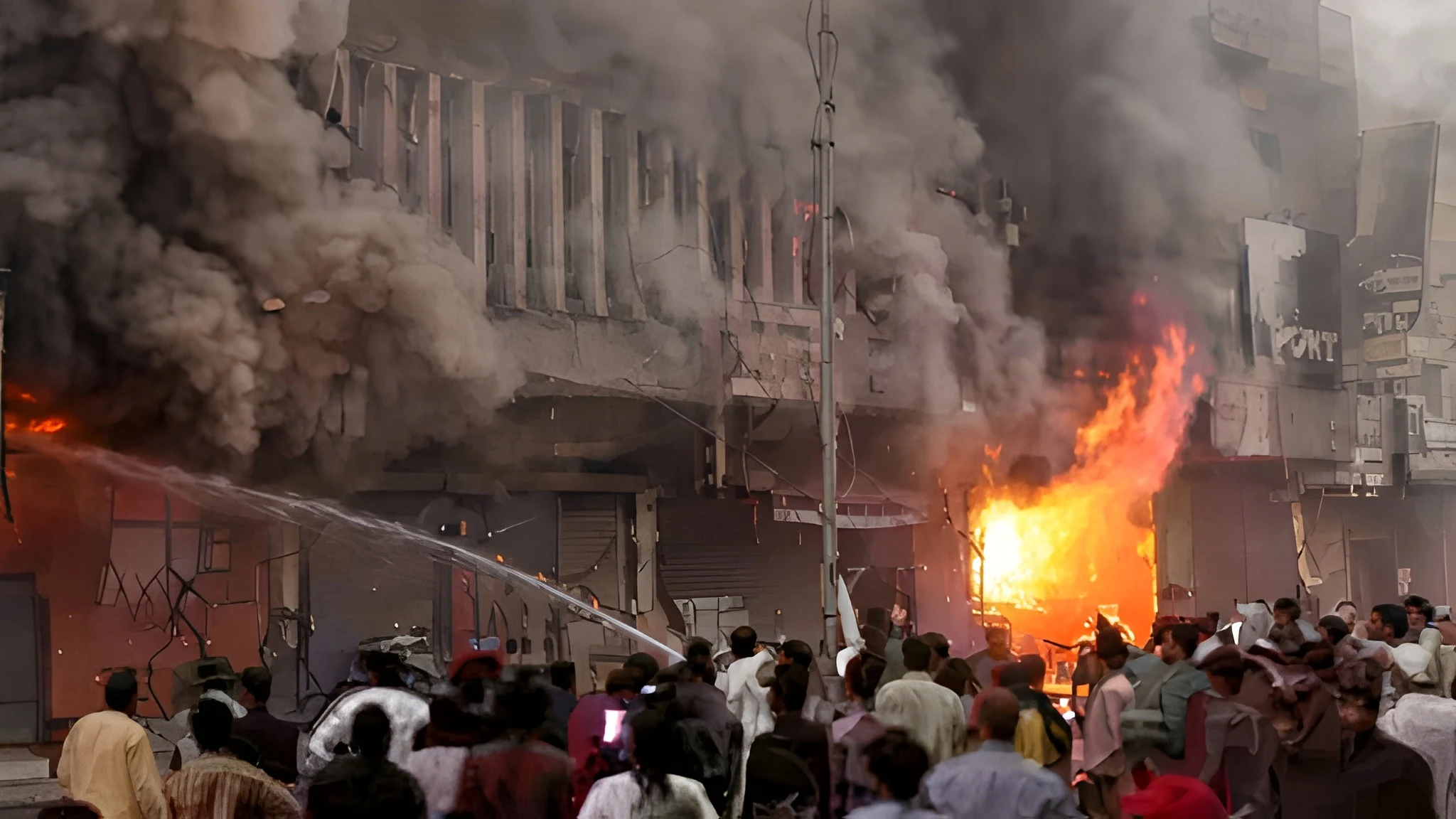 Fire breaks out at Karachi's Cooperative Market