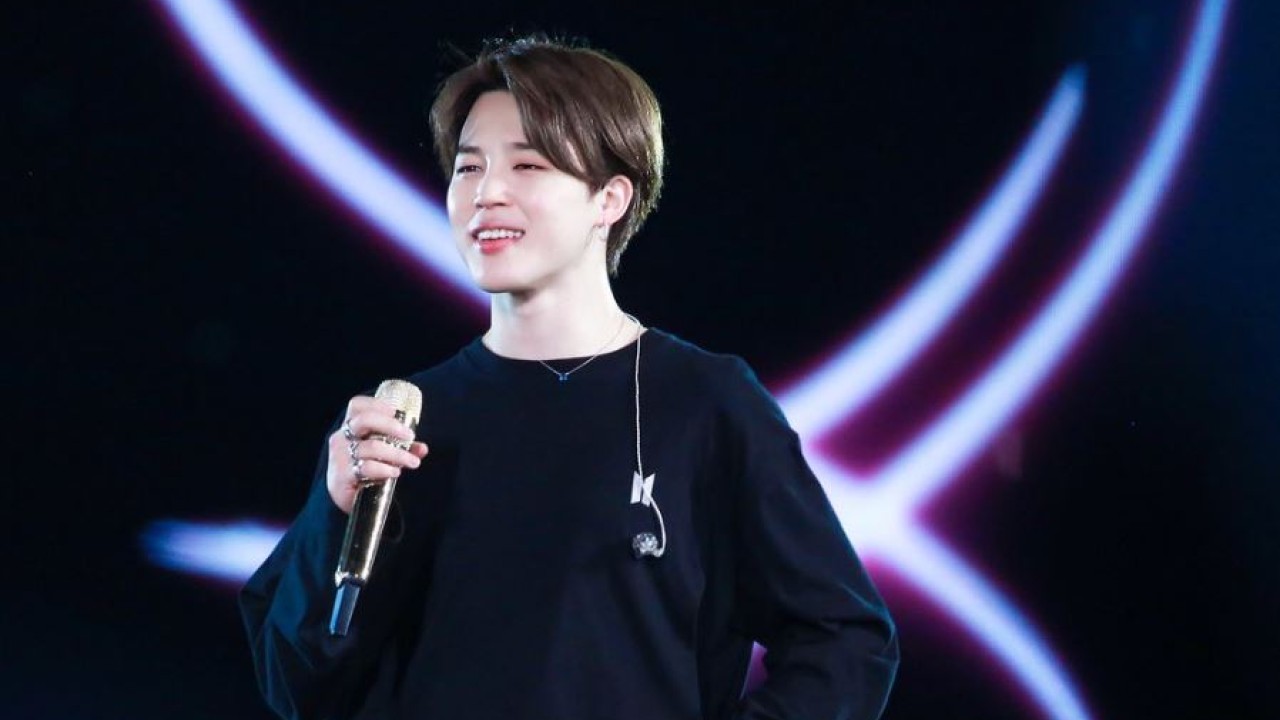 first-in-world-bts-jimin-gets-customized-helicopter-birthday-banner-for-exclusive-routes-in-us-australia