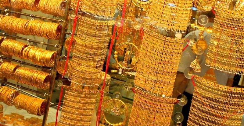 gold-glitters-price-surges-rs1-300-per-tola-in-pakistan