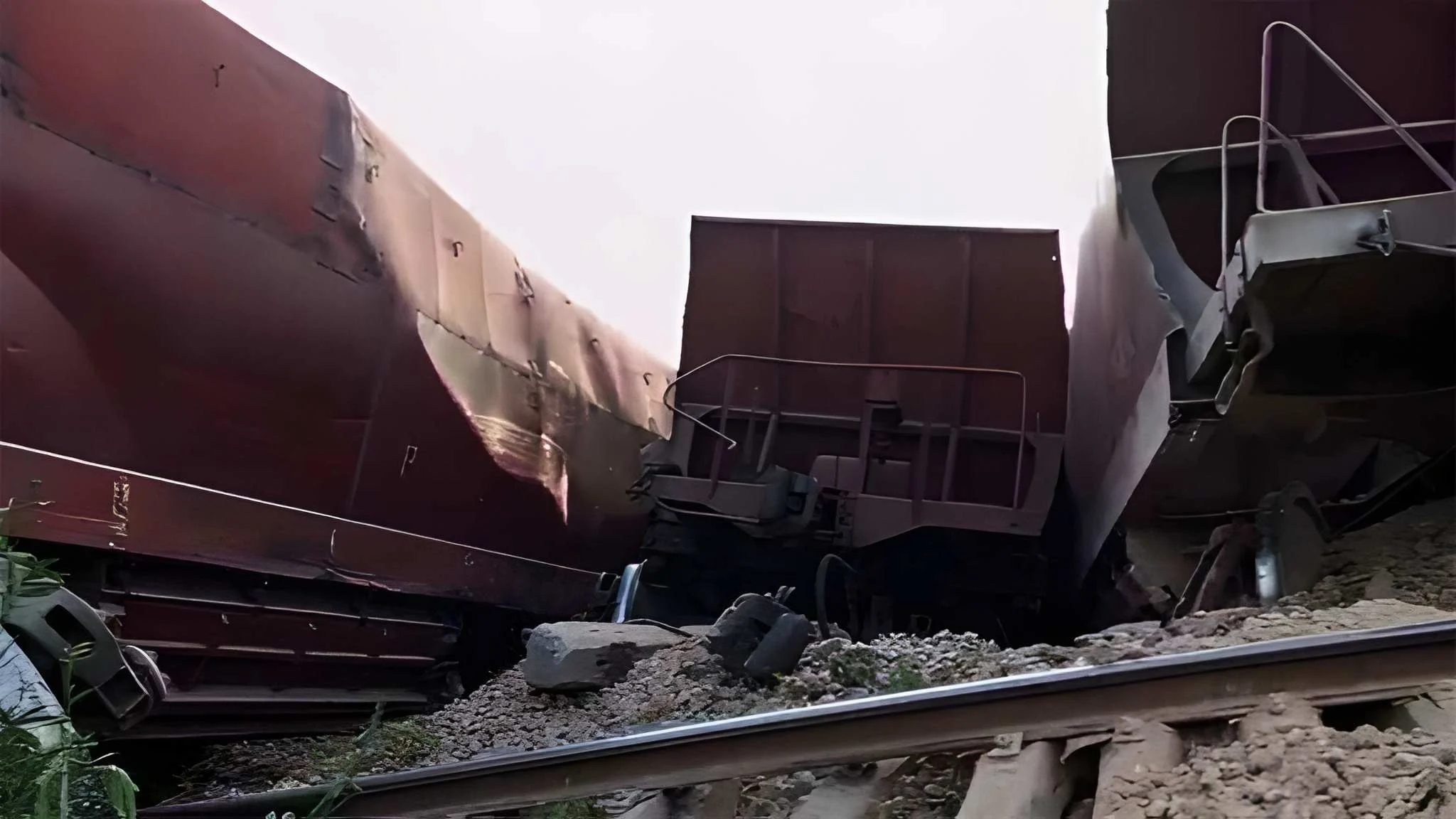 Goods train derails near Tando Adam