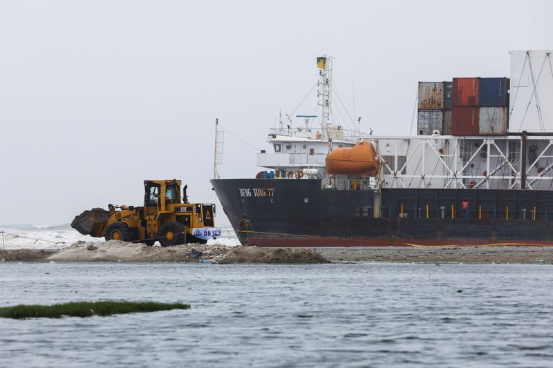 govt-decides-to-seize-stranded-heng-tong-77-ship-at-karachi-beach