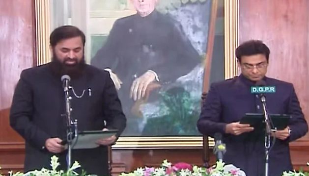 hamza-shahbaz-takes-oath-as-cm-punjab