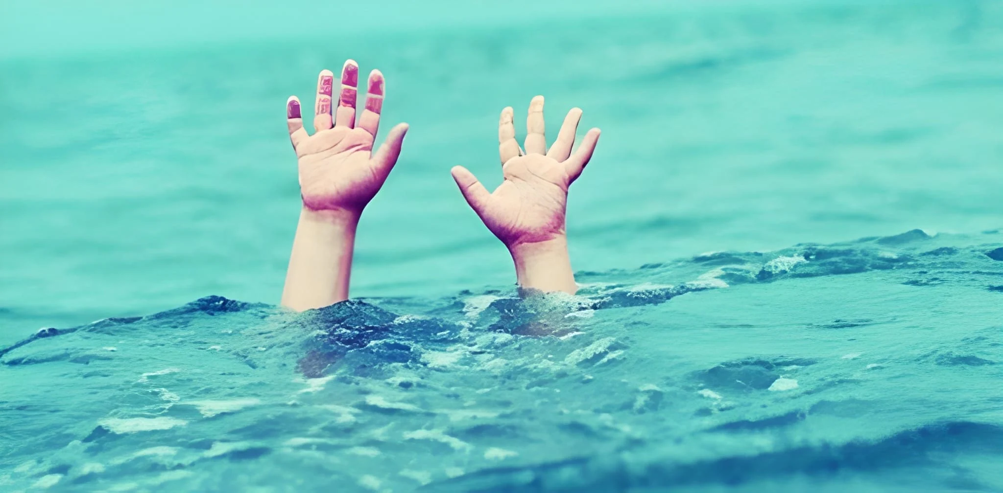 Hyderabad youth allegedly tries to jump into river at Al-Manzar
