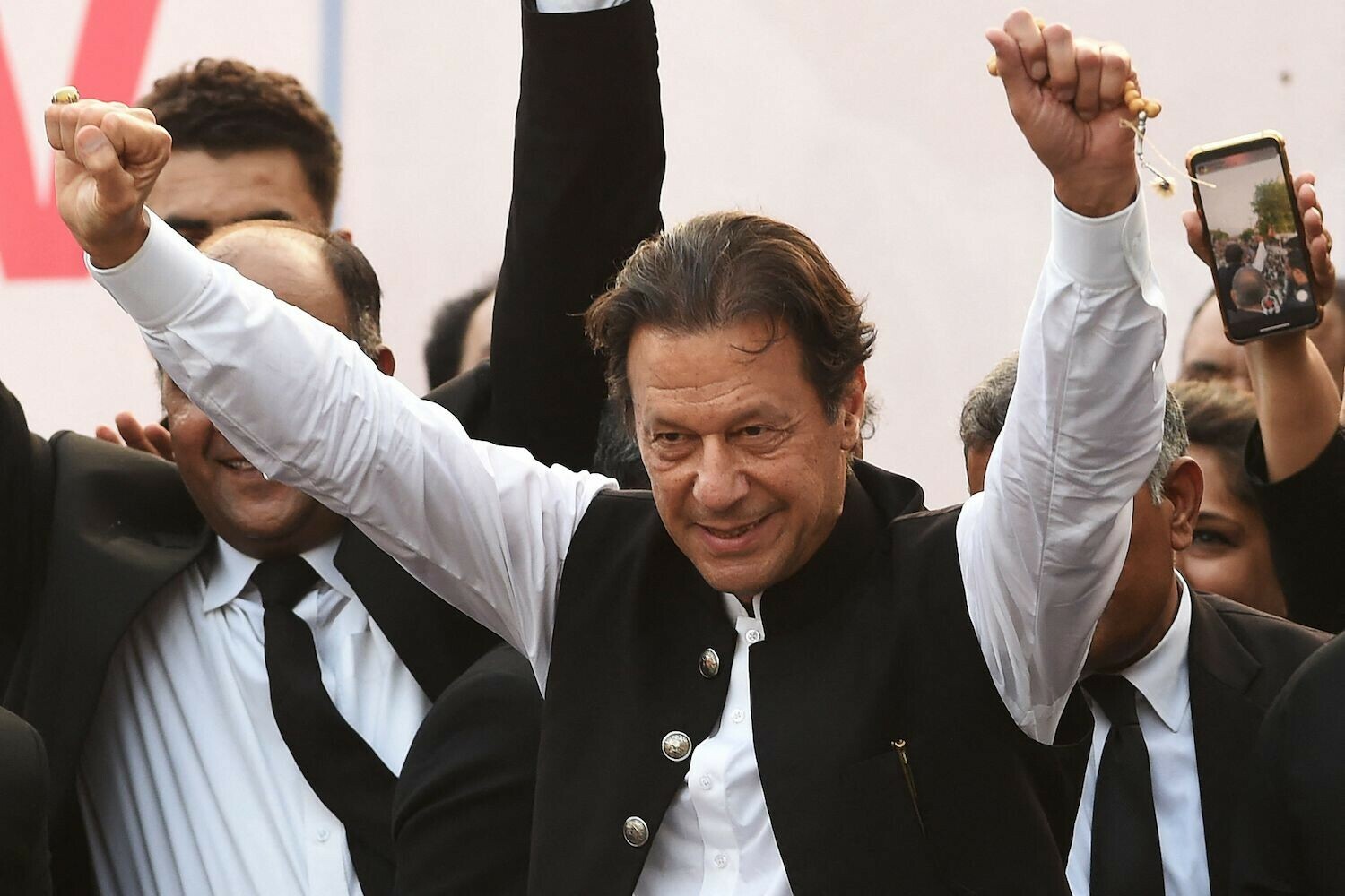 imran-khan-felicitates-new-military-top-brass-wishes-they-end-trust-deficit