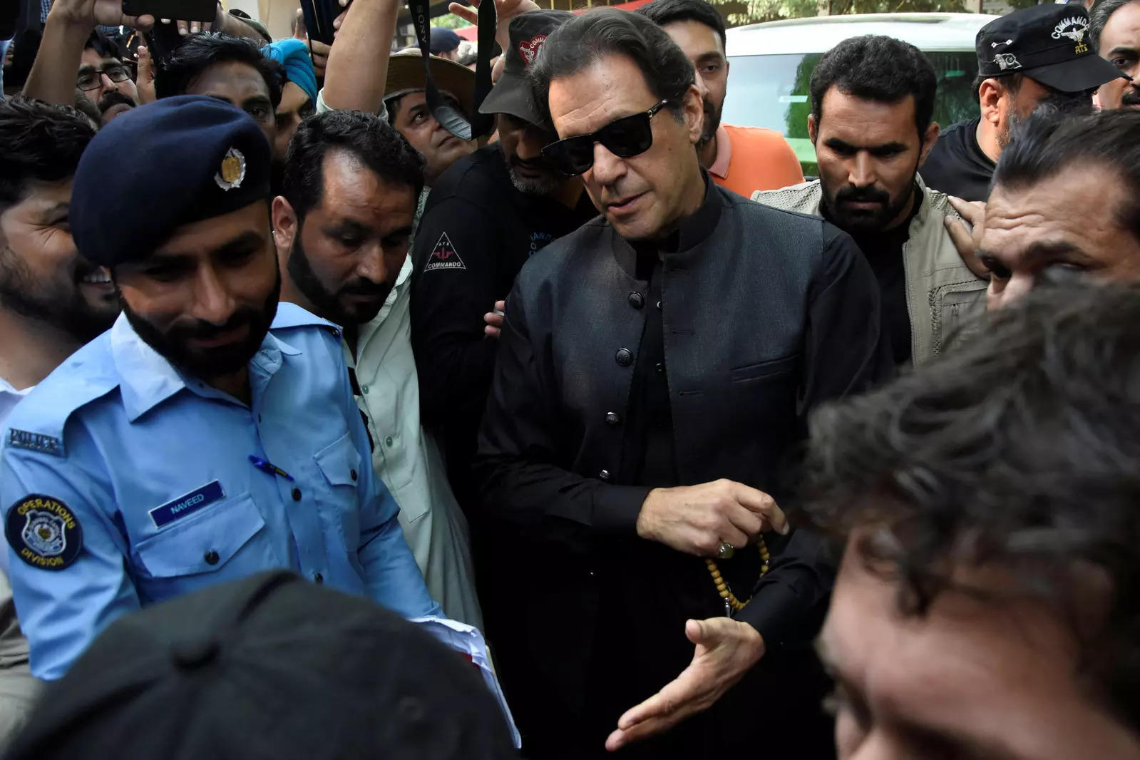imran-khan-s-non-bailable-arrest-warrant-issued-in-judge-threat-case