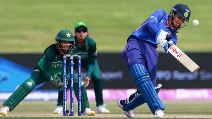 india-women-team-crushes-pakistan-in-opening-world-cup-game
